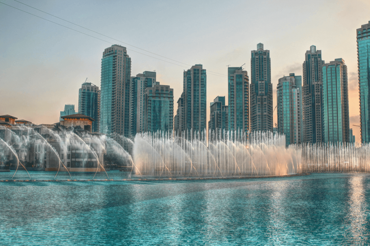Đài phun nước Dubai - hình ảnh minh họa cho từ vựng tiếng ANh về thành phố