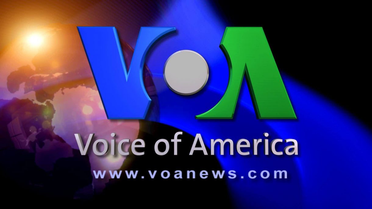 Logo của Đâì Tiếng nói Hoa Kỳ - trung tâm của bài viết luyện nghe tiếng Anh VOA