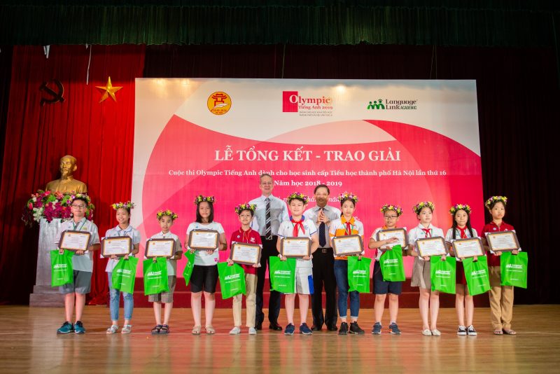 Trao giải Cuộc thi Olympic Tiếng Anh Tiểu học TP Hà Nội: Vinh danh 239 cá nhân và 15 tập thể