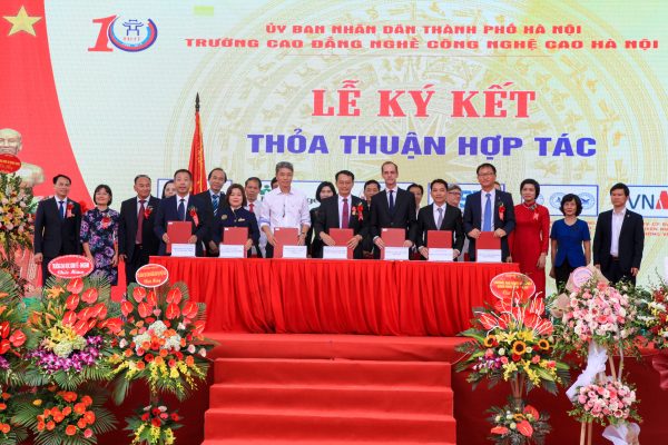 Language Link Vietnam cùng trường CĐ Nghề Công Nghệ Cao Hà Nội thành lập Trung tâm Tiền khảo thí Cambridge1