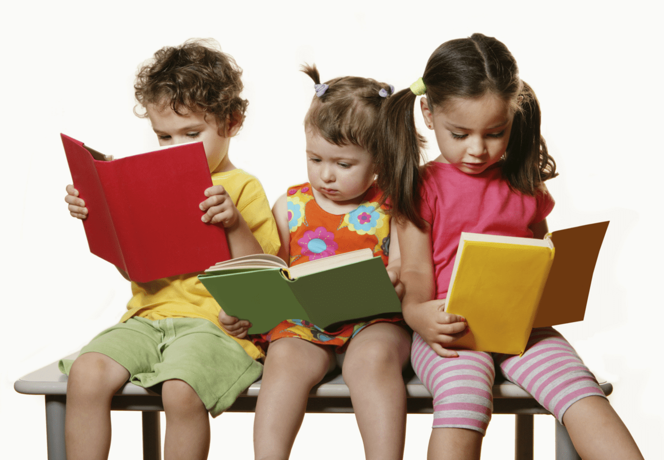 Sách là công cụ học tập hiệu quả trong quá trình học tiếng Anh cho trẻ 6 tuổi