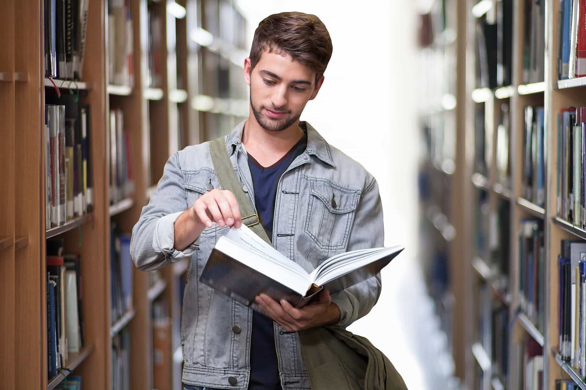 Để ôn Luyện TOEIC hiệu quả, không thể thiếu việc tham khảo các tài liệu liên quan đến TOEIC