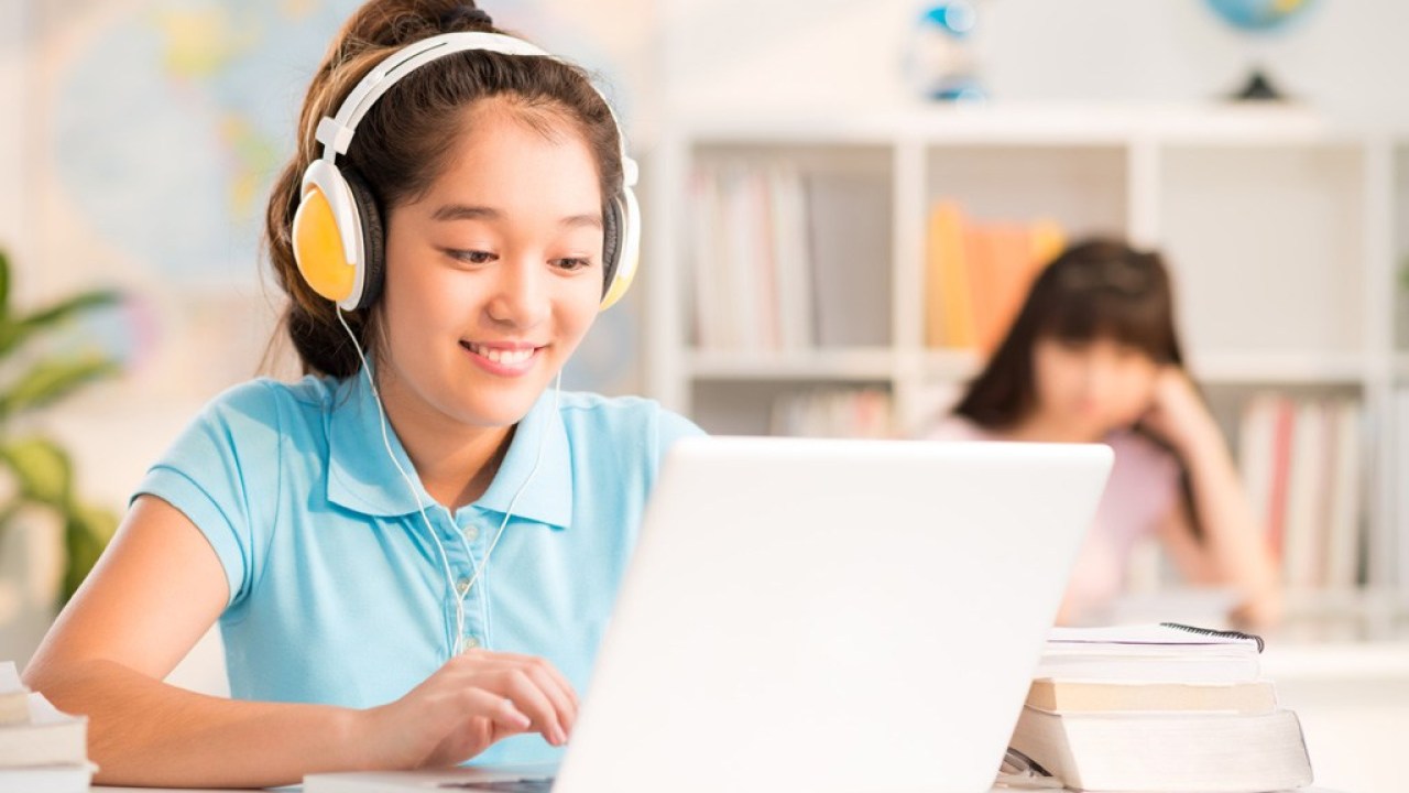 Nhiều trang web luyện nghe tiếng Anh được thiết kế riêng cho các đối tượng là học sinh