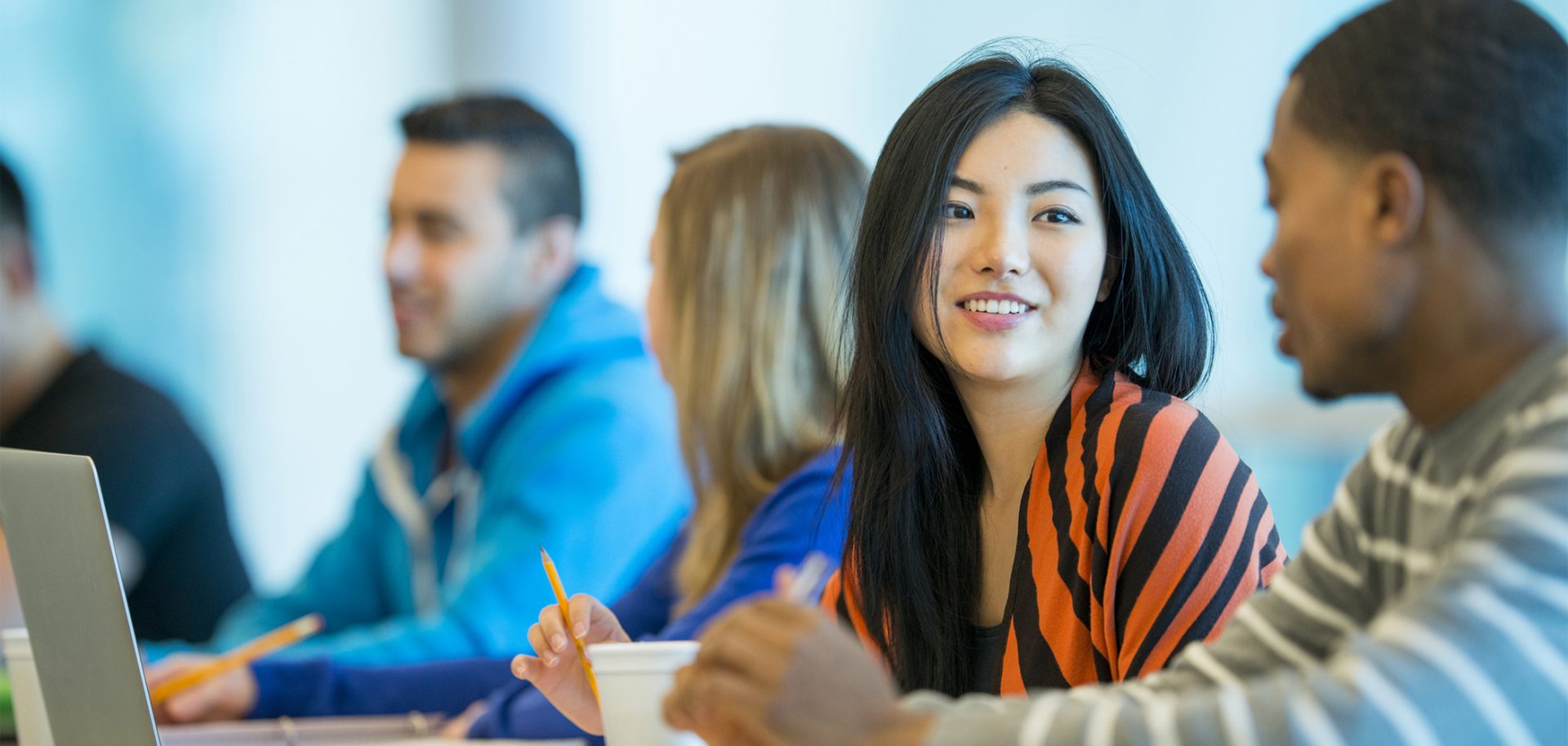 hoc tieng anh o dau tot nhat Theo học các trung tâm Anh ngữ có ưu và nhược điểm riêng